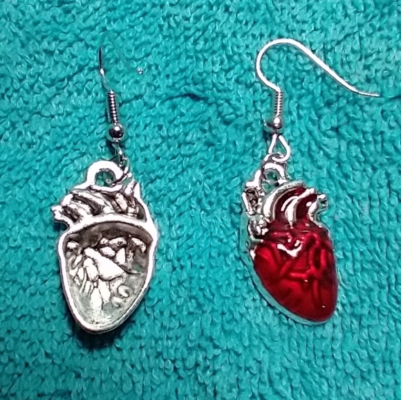 Silvertone intricate red human heart wire earrings love - Picture 3 of 3